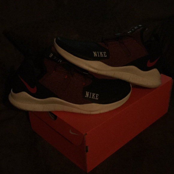 nike free rn commuter varsity